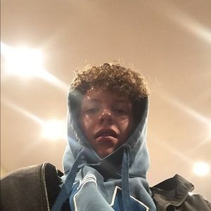 Meet your Posher, Levi